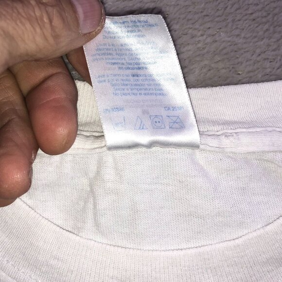 Gildan Men's T-Shirt Medium Friends of The Dragon Art Fair Graphic Tee White - Picture 9 of 11